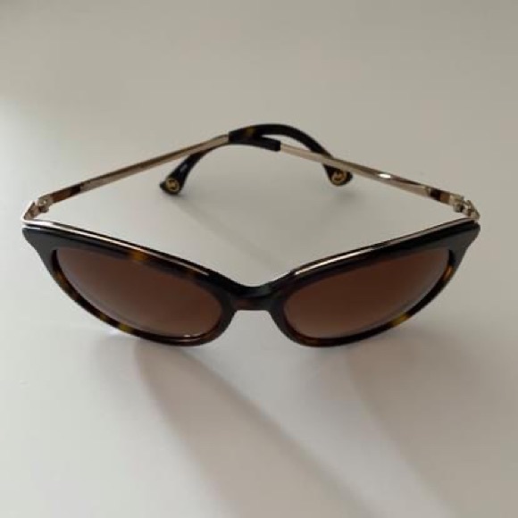 Michael Kors Sunglasses with case. - Picture 4 of 7